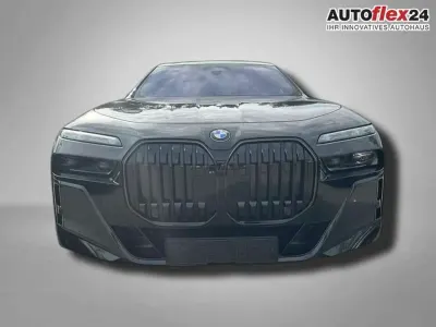 Gebraucht BMW 740 M Sport 299 PS (219 kW) 2025 Saphirschwarz metallic Limousine