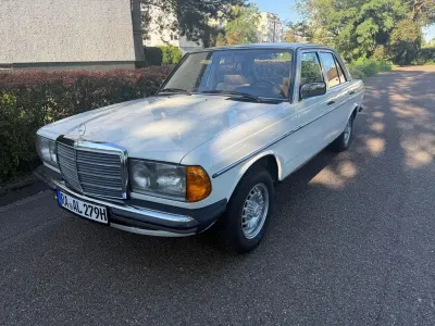 Gebraucht Mercedes 240 72 PS (52 kW) 1983 Weiß Limousine