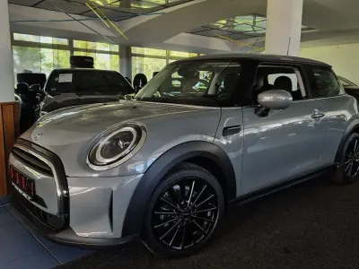 Gebraucht Mini Cooper 136 PS (100 kW) 2021 Moonwalk grey (metallic) Kleinwagen