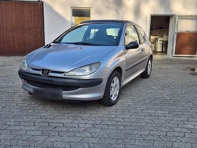 Gebraucht Peugeot 206 90 PS (66 kW) 2001 Silber Kleinwagen