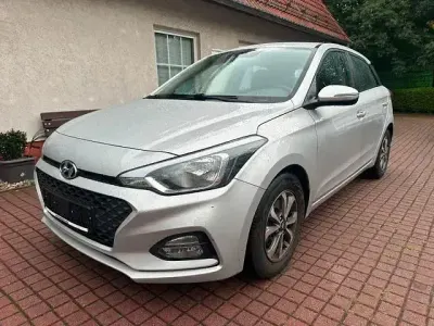 Gebraucht Hyundai i20 Trend 101 PS (74 kW) 2019 Silber Kleinwagen