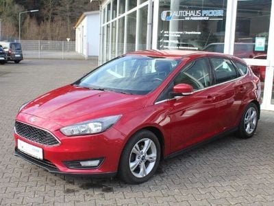Gebraucht Ford Focus Trend 125 PS (91 kW) 2015 Candyrot metallic Limousine