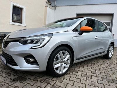 Używany Renault Clio V Business 91 KM (66 kW) 2022 Srebrny Sedan/Limuzyna
