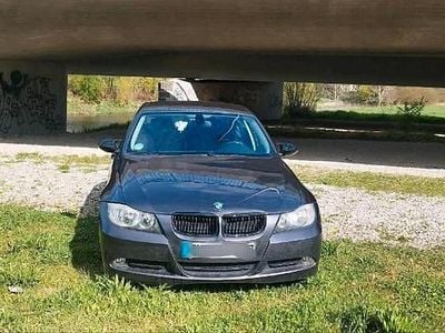 Gebraucht BMW 318 143 PS (105 kW) 2008 Grau Limousine