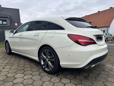 Gebraucht Mercedes CLA180 Shooting Brake 122 PS (89 kW) 2017 Weiß Kombi