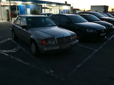 Gebraucht Mercedes 300 109 PS (80 kW) 1987 Braun Limousine