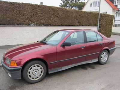 Gebraucht BMW 318 113 PS (83 kW) 1993 Rot metallic Limousine