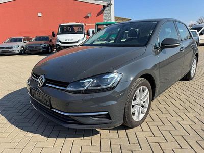 Gebraucht VW Golf VII Comfortline 116 PS (85 kW) 2019 Grau Limousine