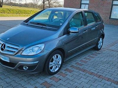 Gebraucht Mercedes B180 116 PS (85 kW) 2010 Grau Van / Kleinbus