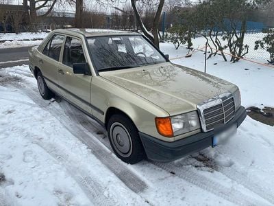 Gebraucht Mercedes E300 180 PS (132 kW) 1986 Grün Limousine