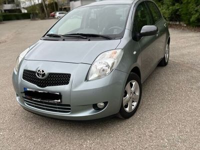 gebraucht Toyota Yaris 1,3-l-VVT-i Executive Executive