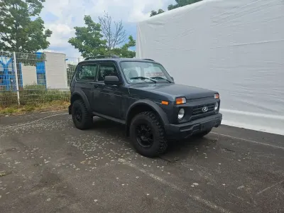 Gebraucht Lada niva 83 PS (61 kW) 2019 Schwarz SUV