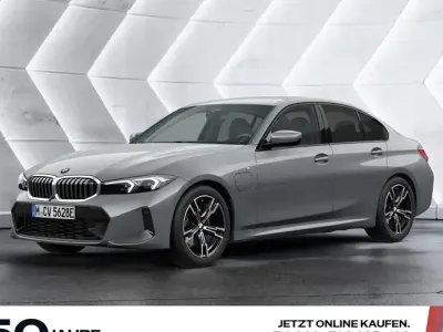 Neu BMW 330e M Sport 292 PS (214 kW) 2026 Grau Limousine