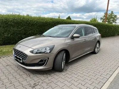 Używany Ford Focus Vignale 150 KM (110 kW) 2019 Złoty Sedan/Limuzyna