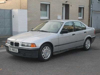 Używany BMW 320 150 KM (110 kW) 1993 Srebrny Sedan/Limuzyna