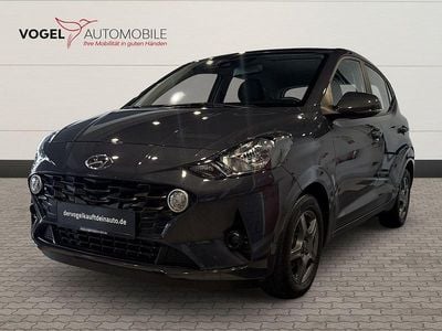 Gebraucht Hyundai i10 Trend 67 PS (49 kW) 2021 Mangrove green Kleinwagen