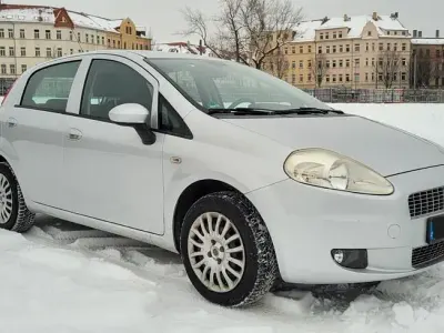 Gebraucht Fiat Grande Punto 65 PS (47 kW) 2010 Grau Kleinwagen