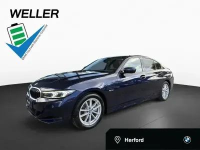 Używany BMW 330e Comfort Edition 292 KM (214 kW) 2022 Niebieski Sedan/Limuzyna