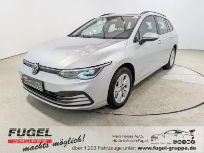 Używany VW Golf VIII Life 150 KM (110 kW) 2022 Srebrny Sedan/Limuzyna