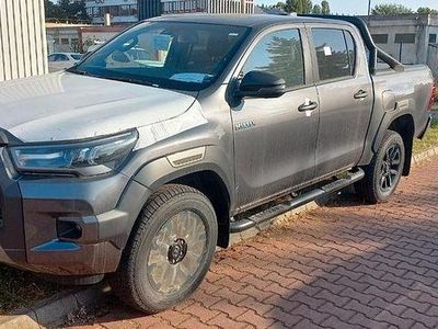 Neu Toyota HiLux 204 PS (150 kW) 2025 Grau Pickup