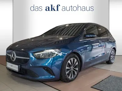 Gebraucht Mercedes B180 116 PS (85 kW) 2023 Denimblau  metalliclack Kleinwagen