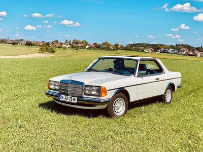 Gebraucht Mercedes 230 109 PS (80 kW) 1977 Weiß Coupé