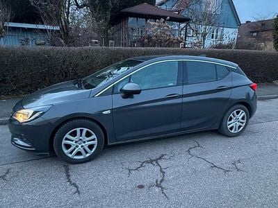 Grau Gebraucht 2016 Opel Astra Limousine | 12.500 € (Fairer Preis)