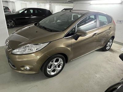 Gebraucht Ford Fiesta Titanium 97 PS (71 kW) 2011 Grau Kleinwagen