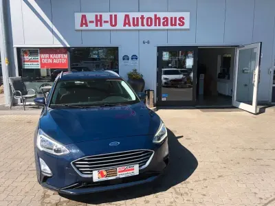 Używany Ford Focus Cool & Connect 120 KM (88 kW) 2019 Niebieski Sedan/Limuzyna