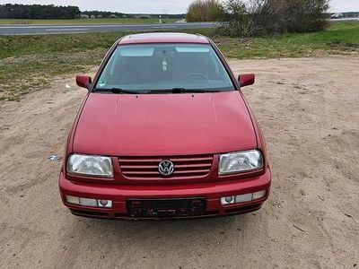 Gebraucht VW Vento 75 PS (55 kW) 1997 Rot Limousine