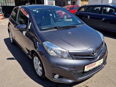 Usata Toyota Yaris Life 99 CV (72 kW) 2013 Grigio Utilitaria
