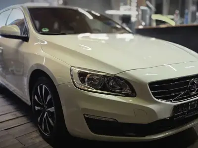 Gebraucht Volvo V60 Linje Svart 150 PS (110 kW) 2018 Weiß Kombi