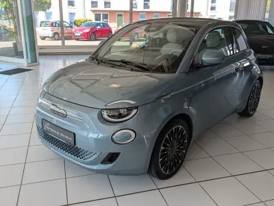 Gebraucht Fiat 500e La Prima 86 kW (118 PS) 2022 Blau Kleinwagen