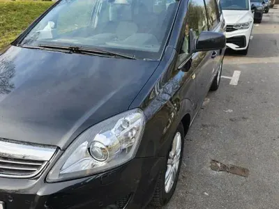 Gebraucht Opel Zafira Family 125 PS (91 kW) 2012 Schwarz Van / Kleinbus