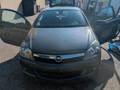 Gebraucht Opel Astra 105 PS (77 kW) 2018 Braun Coupé