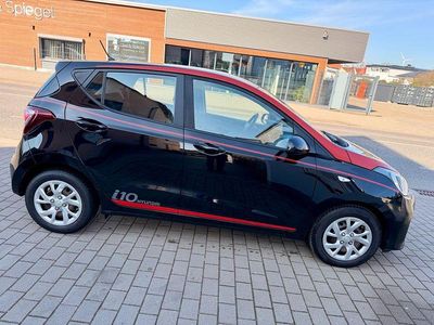 Gebraucht Hyundai i10 Trend 67 PS (49 kW) 2018 Schwarz Kleinwagen