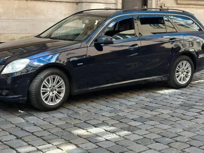 Gebraucht Mercedes E220 170 PS (125 kW) 2011 Blau Kombi