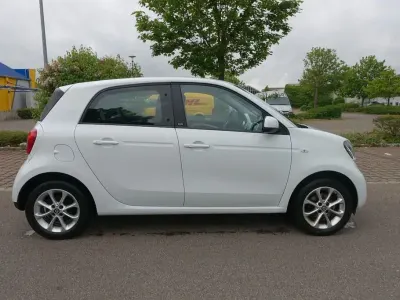 Używany Smart ForFour Basis 71 KM (52 kW) 2015 Biały Hatchback