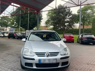 Gebraucht VW Golf V 105 PS (77 kW) 2005 Silber Kleinwagen