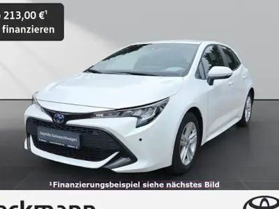 Gebraucht Toyota Corolla Comfort 122 PS (89 kW) 2022 Pure) white ii (weiss Limousine