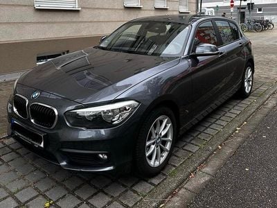 Grau Gebraucht 2018 BMW 116 Advantage Kleinwagen | 13.400 € (Fairer Preis)