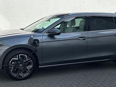 Grau Gebraucht 2024 VW Passat Limousine | 41.001 € (Guter Preis)