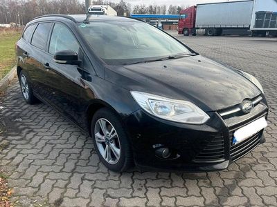 Schwarz Gebraucht 2013 Ford Focus Kombi | 3.399 € (Fairer Preis)