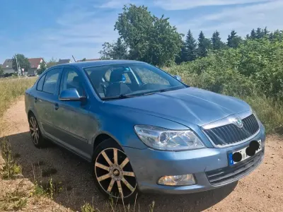 Gebraucht Skoda Octavia 105 PS (77 kW) 2012 Blau Limousine