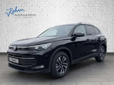 Neu VW Tiguan Life 150 PS (110 kW) 2026 Grenadillschwarz metallic SUV