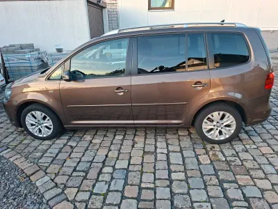 Gebraucht VW Touran Life 105 PS (77 kW) 2013 Braun Van / Kleinbus