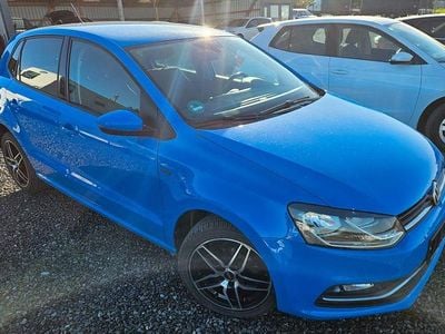 Usata VW Polo LOUNGE 90 CV (66 kW) 2015 Blu Berlina
