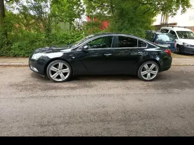 Używany Opel Insignia 140 KM (102 kW) 2009 Czarny Sedan/Limuzyna