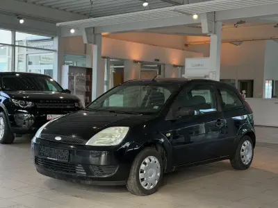 Używany Ford Fiesta Futura 69 KM (50 kW) 2004 Czarny Hatchback