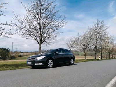 Usado Opel Insignia 160 HP (117 kW) 2011 Preto Carrinha